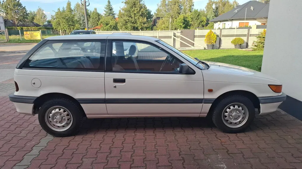 Zdjęcie: 1990 Mitsubishi Colt