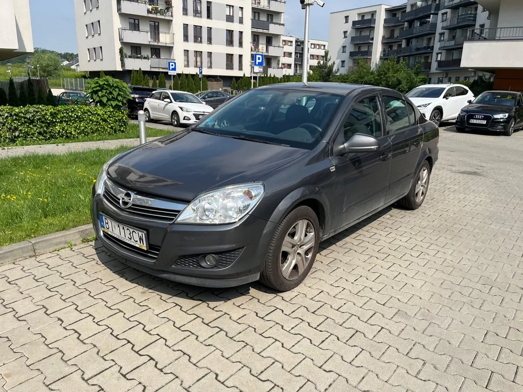 Zdjęcie: 2010 Opel Astra