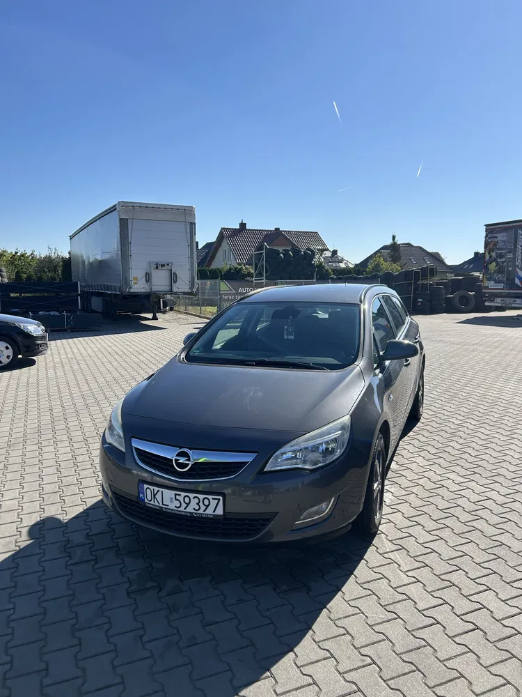 Zdjęcie: 2012 Opel Astra