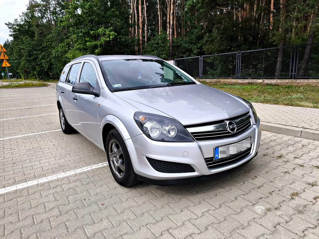 Zdjęcie: 2011 Opel Astra