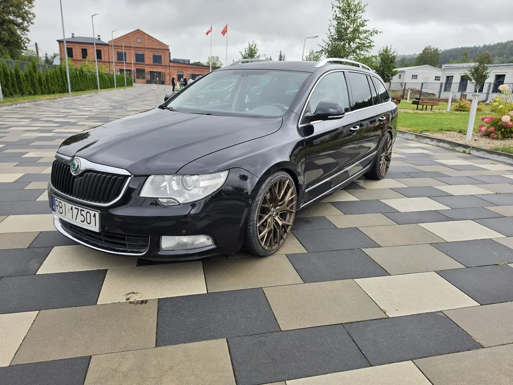 Zdjęcie: 2011 Skoda Superb